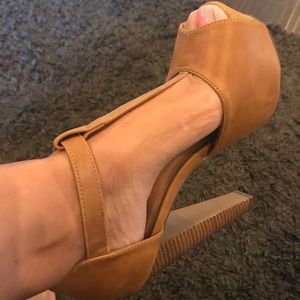 Nude platform pump